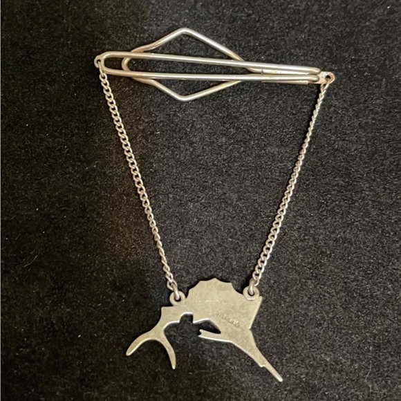 🎣 Vtg Sterling Hanging Sailfish/Marlin Mens Tie Bar - Picture 2 of 5